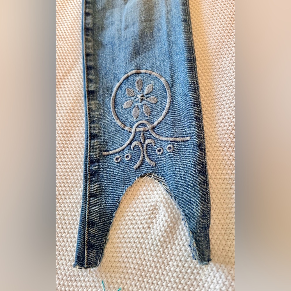 HALE by AG Piper Sculpted High Rise Embroidered Raw Hem Skinny Jeans Boho Style! - Picture 5 of 16